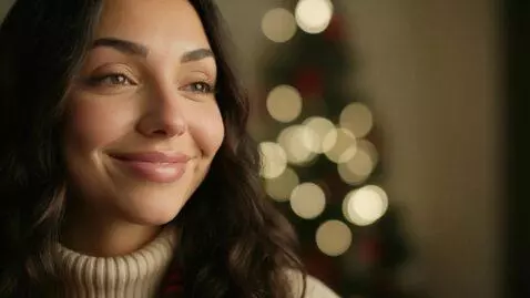 AI Video from prompt: Gorgeous video of Laura Love being filmed with a