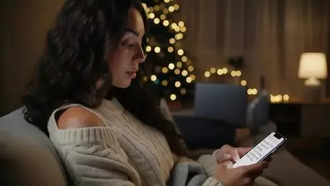 AI Video from prompt: Laura Love is seeing viewing her phone in melanc