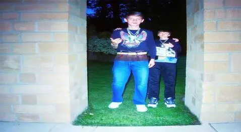 AI Video from prompt: Пусть люди на фото передадут привет Алексею Самс