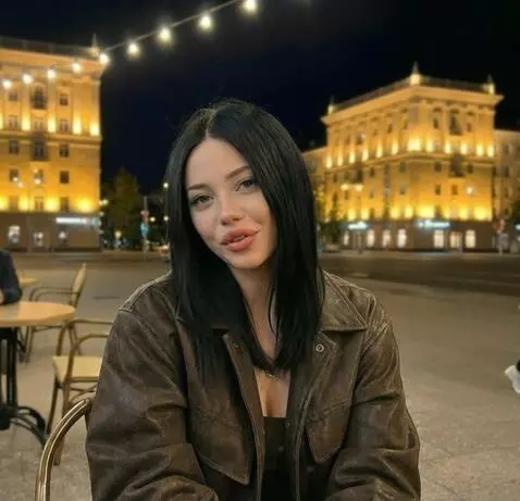 AI Video from prompt: The girl is lying on the bed and talking to the 