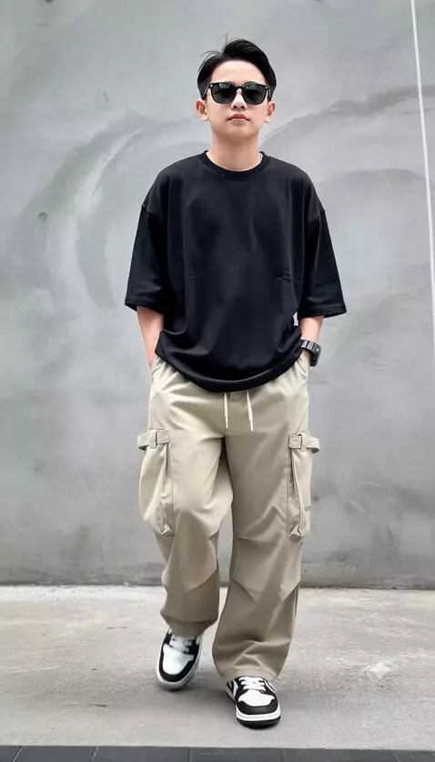 AI Video from prompt: Anak laki-lai tersebut berjalan maju ke depan, k