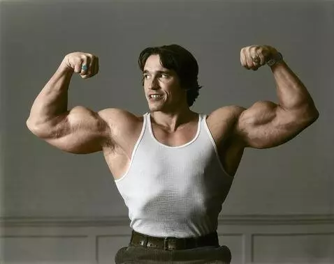 AI Video from prompt: просто  немного двигается  немного двигает голов