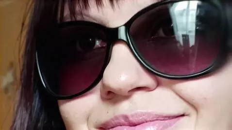 AI Video from prompt: камера чрезвычайно  сильно приближает глаз, кото