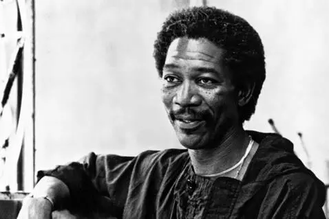 AI Video from prompt: просто стоит на месте как обычный нормальный чел