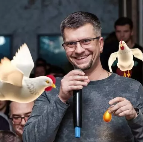 AI Video from prompt: Hyperrealistic video. A smiling man in a suit ho