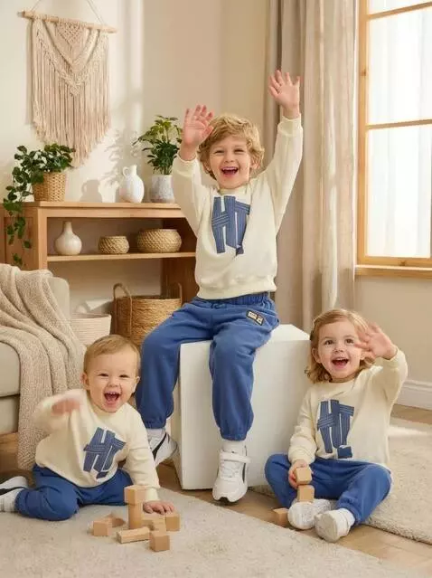 AI Video from prompt: Children smile and wave