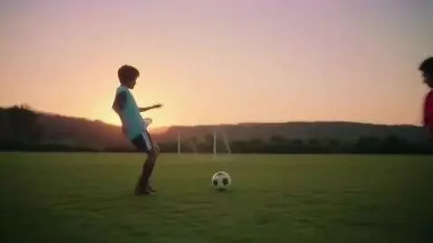 AI Video from prompt: Yesterday evening, the sun was going down and th