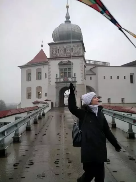 AI Video from prompt: The girl is flying