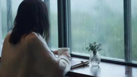 AI Video from prompt: create a video loop 8-10 seconds of a girl sitti