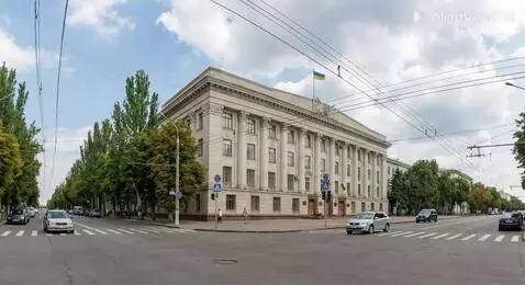 AI Video from prompt: Quick movement to the cabin of the nearest movin