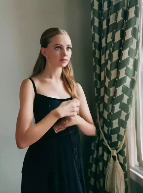 AI Video from prompt: The girl takes off her dress and dances