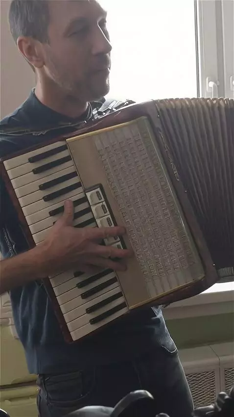 AI Video from prompt: The man in the photo is playing the accordion