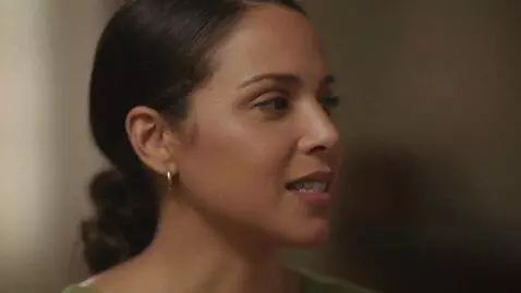 AI Video from prompt: A woman turns her head to the side, her jawline 