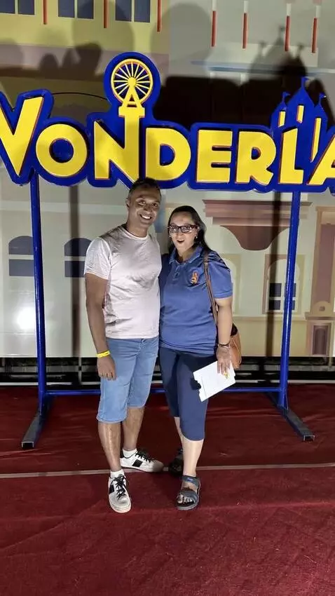 AI Video from prompt: Create a short video where there the girl shrink