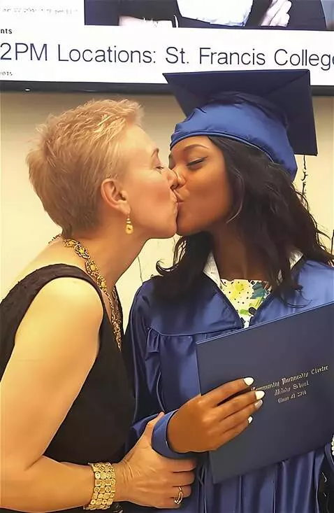 AI Video from prompt: The couple in the photo shares a deep and passio