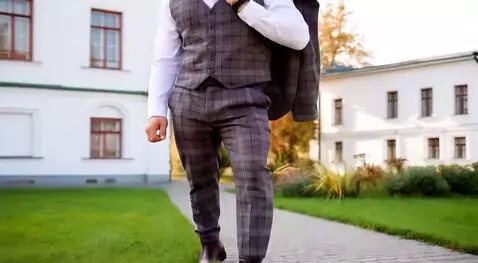 AI Video from prompt: Standing tall against the textured facade of a w