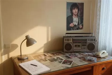 AI Video from prompt: The camera turns to the left, revealing a door t