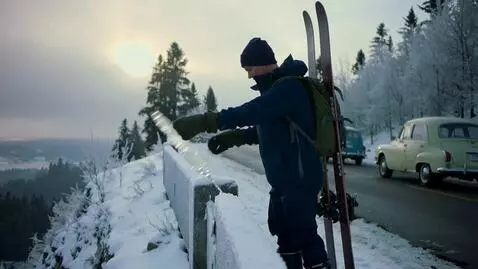 AI Video from prompt: The frost is sooooo good! Everything—for the thr