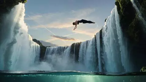 AI Video from prompt: A 10-second cinematic vertical video, 9:16. Extr