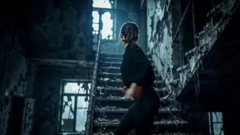 AI Video from prompt: A pretty 25-year-old woman has a nightmare: look