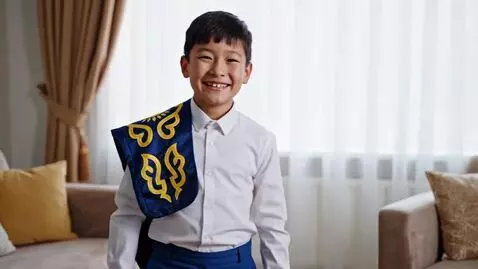 AI Video from prompt: Act like an expert video-reflection script write