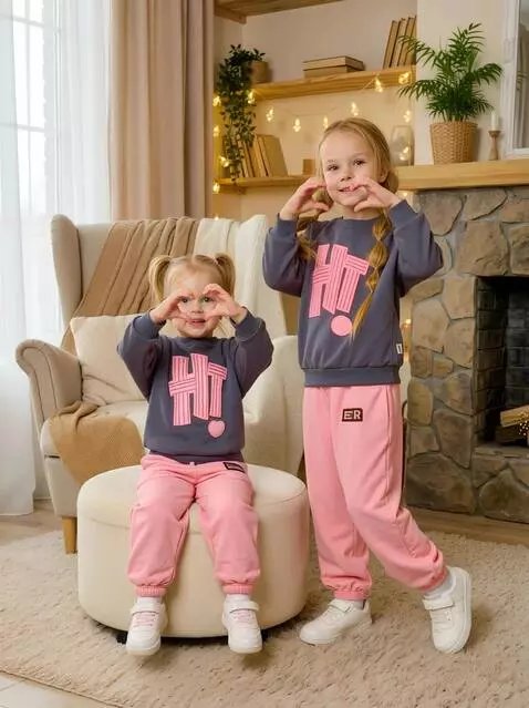 AI Video from prompt: the girls smile and make the "Heart" gesture wit