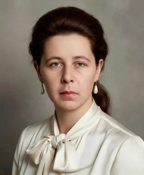 AI Video from prompt: A head movement, a reserved smile at a familiar 