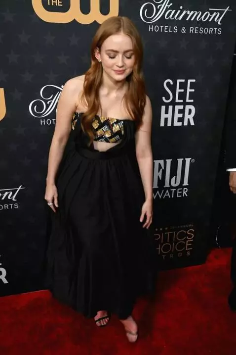 AI Video from prompt: the girl takes off his shoe and shows her foot d