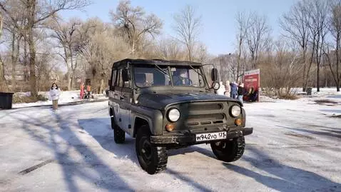 AI Video from prompt: The car quickly passes the screen with a skid, a