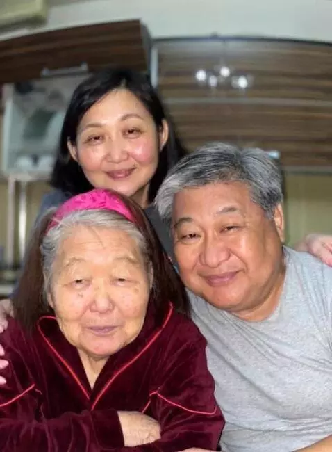 AI Video from prompt: Mom with daughter and son