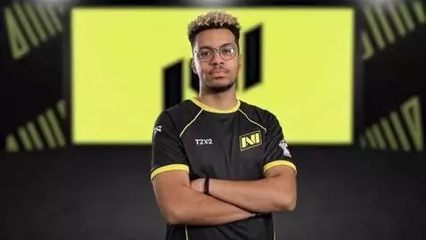 AI Video from prompt: take a photo where the popular streamer T2X2 is 