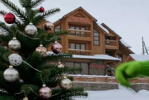 AI Video from prompt: Vertical 9:16 realistic video. A real hotel from