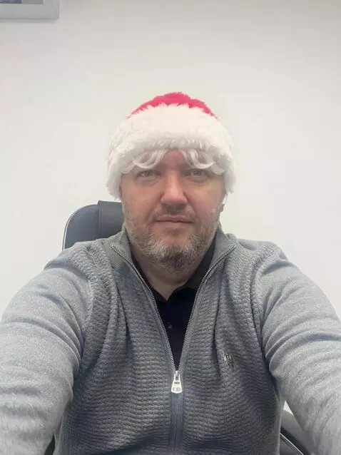 AI Video from prompt: transform in to Santa Claus