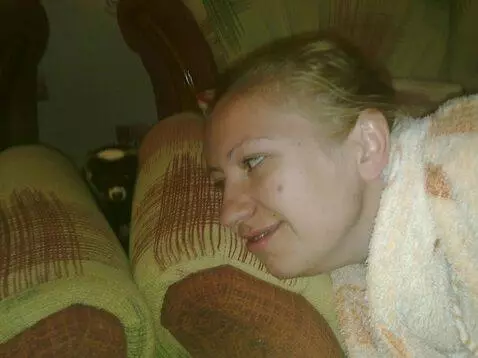 AI Video from prompt: She sniffs at a skunk that has crept up