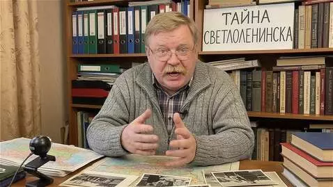 AI Video from prompt: Local historian of the city of Svetloleninsk Afa