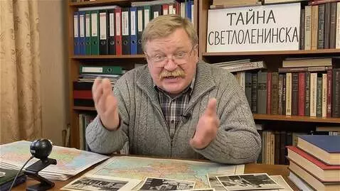 AI Video from prompt: Local historian of the city of Svetloleninsk Afa
