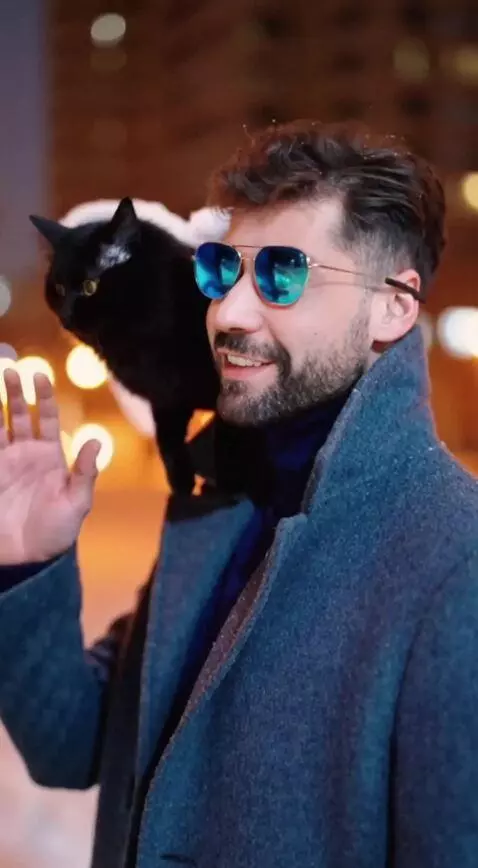 AI Video from prompt: The cat hasI have a cThe cat that sits on his sh