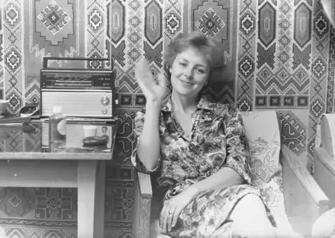 AI Video from prompt: The girl waves her hand and turns on the receive