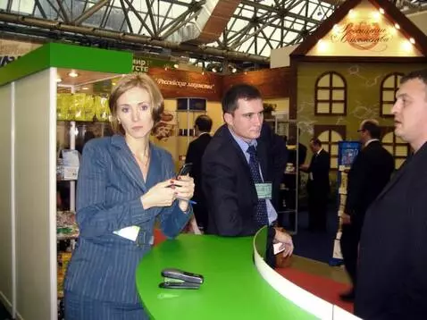 AI Video from prompt: The woman in the photograph is wearing a miniski