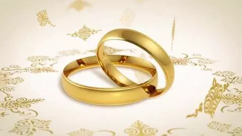 AI Video from prompt: Generate an animation of wedding rings on a ligh