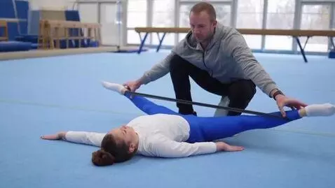 AI Video from prompt: gymnast lying on its back, doing assisted middle
