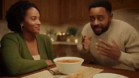 AI Video from prompt: Video in 9:16 format. A man exaggeratedly praise