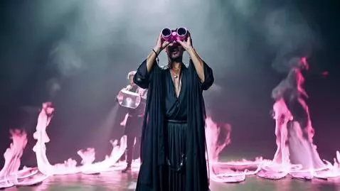 AI Video from prompt: Through the darkness of future's past
A dancing 
