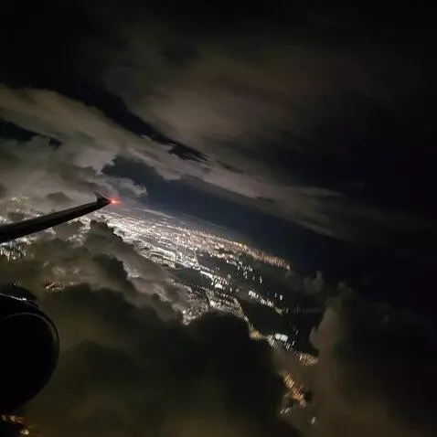 AI Video from prompt: Plane suddenly makes a sharp turn and flies off 
