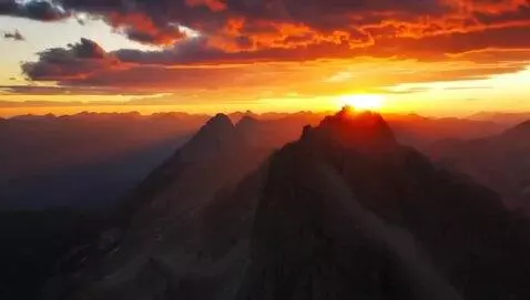 AI Video from prompt: sunset on a mountain