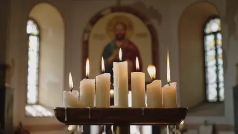 AI Video from prompt: Generate a realistic vertical video in 9:16 aspe