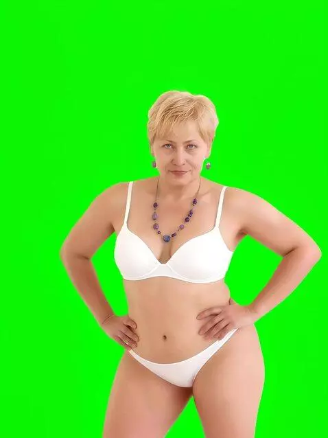 AI Video from prompt: Belly dancing, eyes always directed at the camer