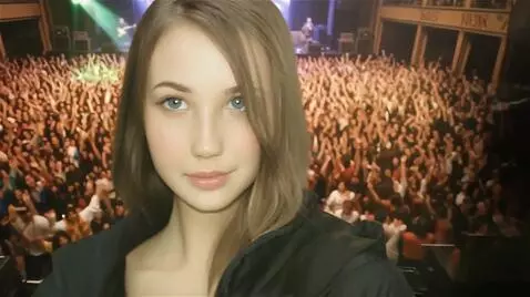 AI Video from prompt: A pretty 25-year-old young woman with a beautifu