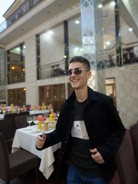 AI Video from prompt: A realistic image of a young man running outdoor