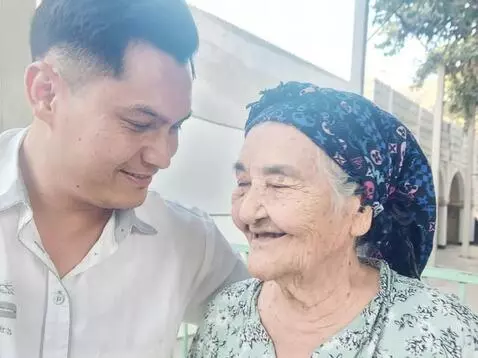 AI Video from prompt: Create a highly realistic and cinematic video us